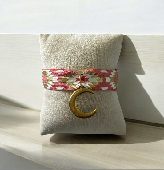 🌙 Bracelet Chloé  – Ruban tissé et pendentif lune doré