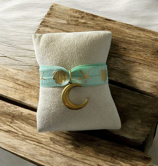 🌙 Bracelet Lucia – Ruban tissé et pendentif lune dorée