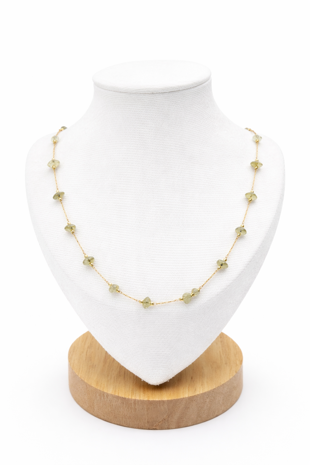Collier April