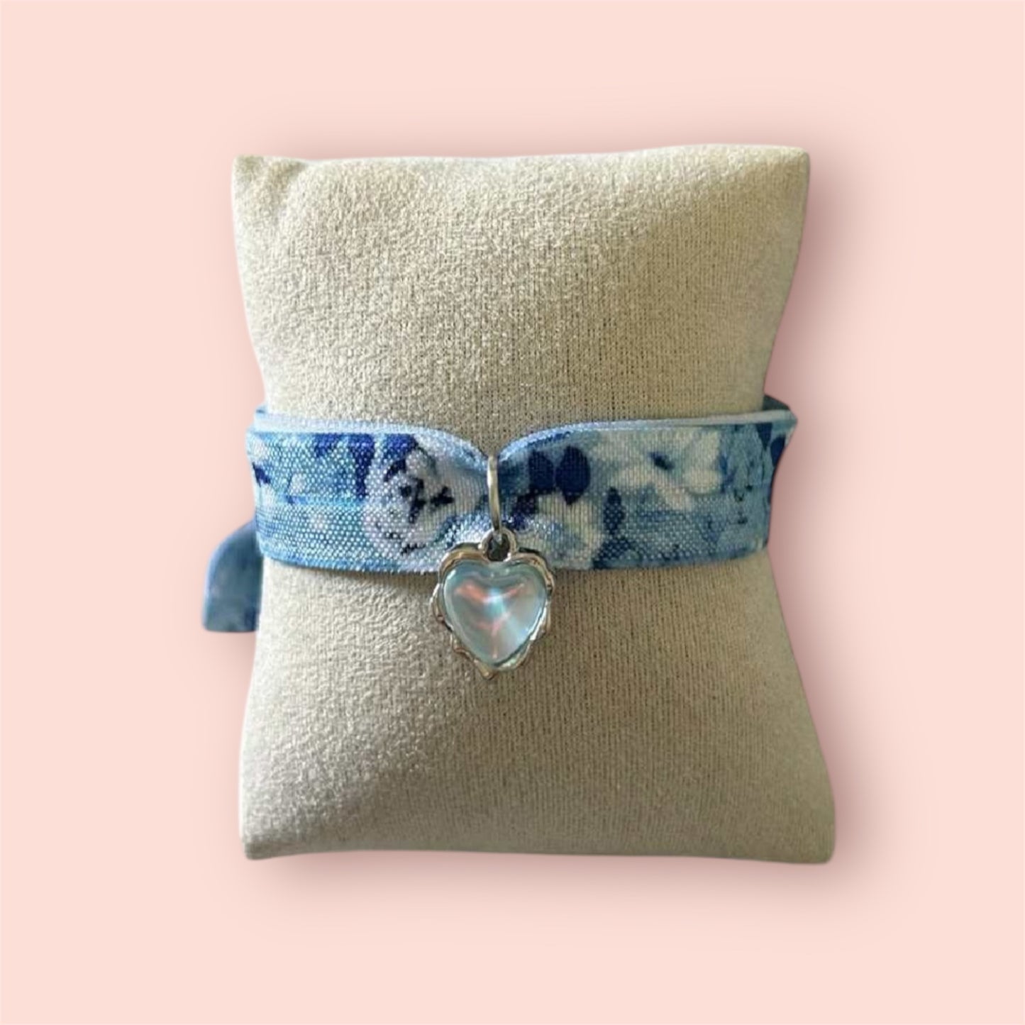 🌙 Bracelet Alice  – Ruban tissé et pendentif cœur argenté