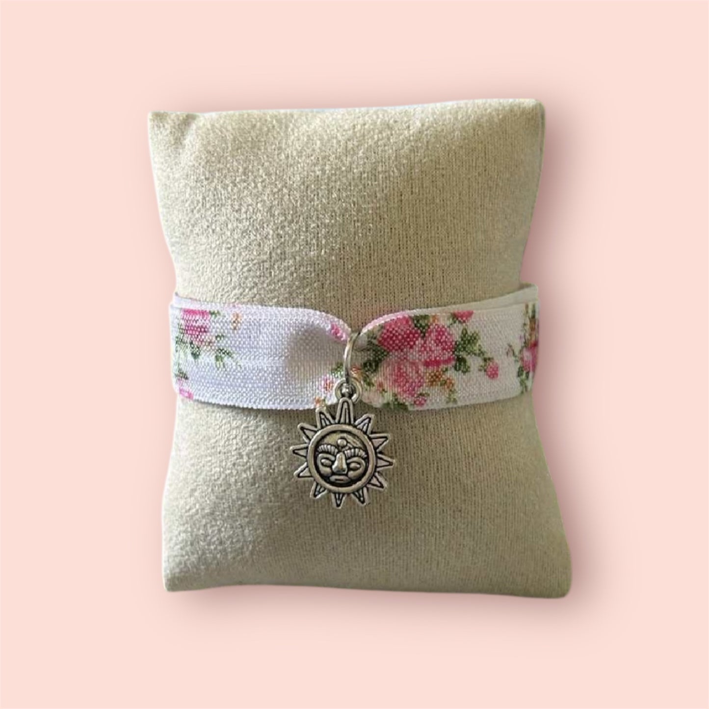 🌙 Bracelet Sia  – Ruban tissé et pendentif soleil argenté