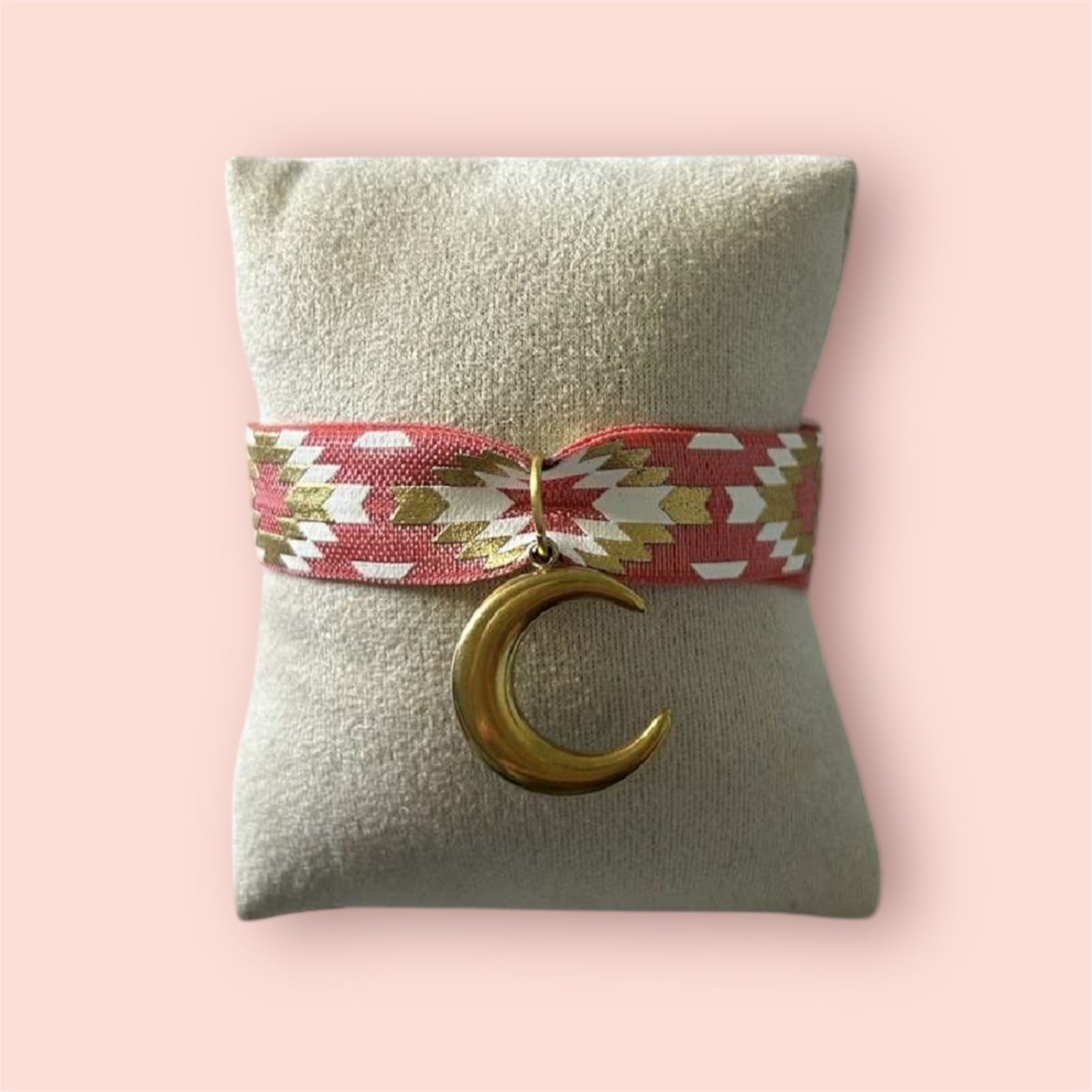 🌙 Bracelet Chloé  – Ruban tissé et pendentif lune doré