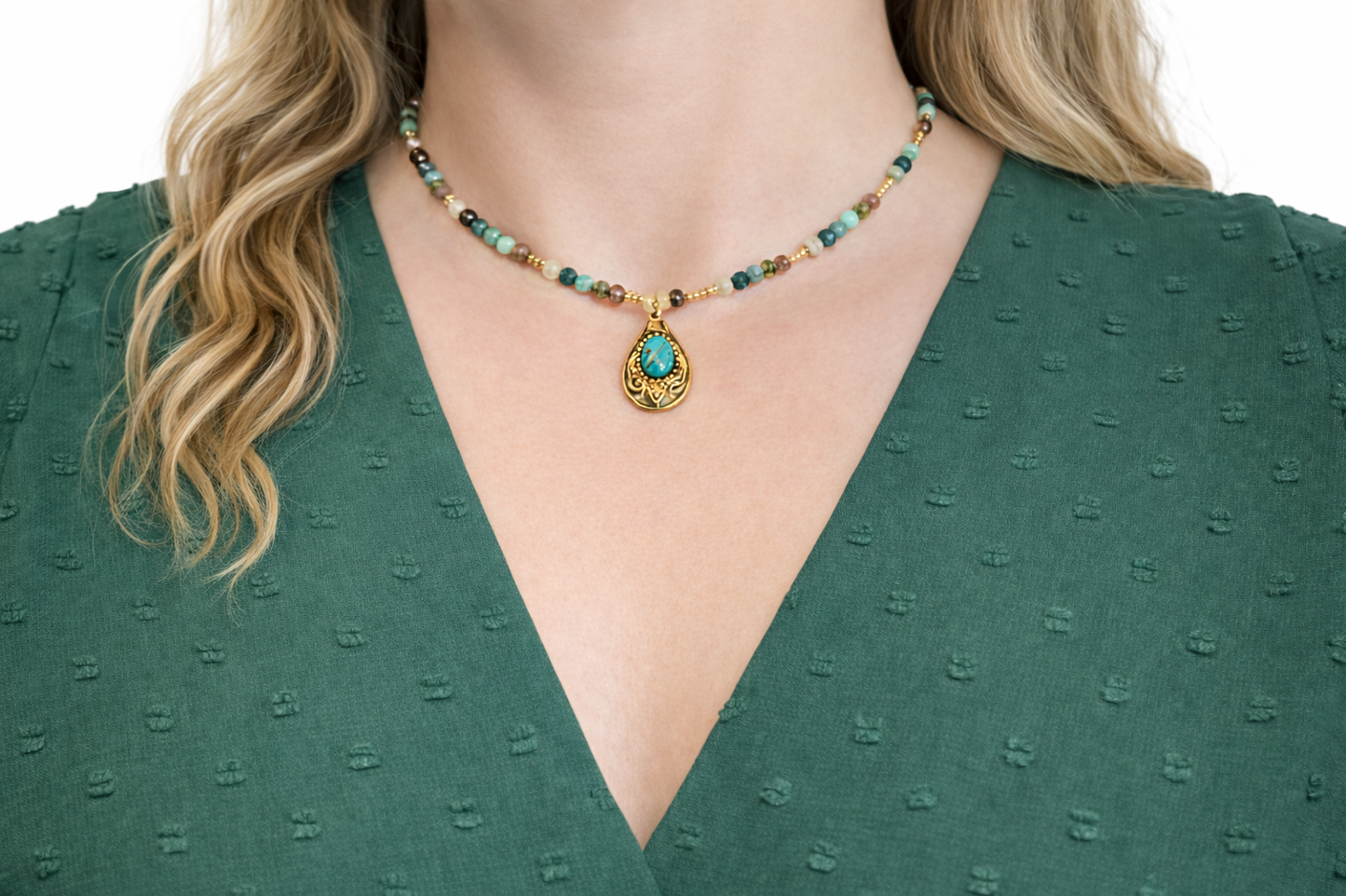 Collier Bohème Turquoise Dorée – Ras-de-Cou en Perles Facettées