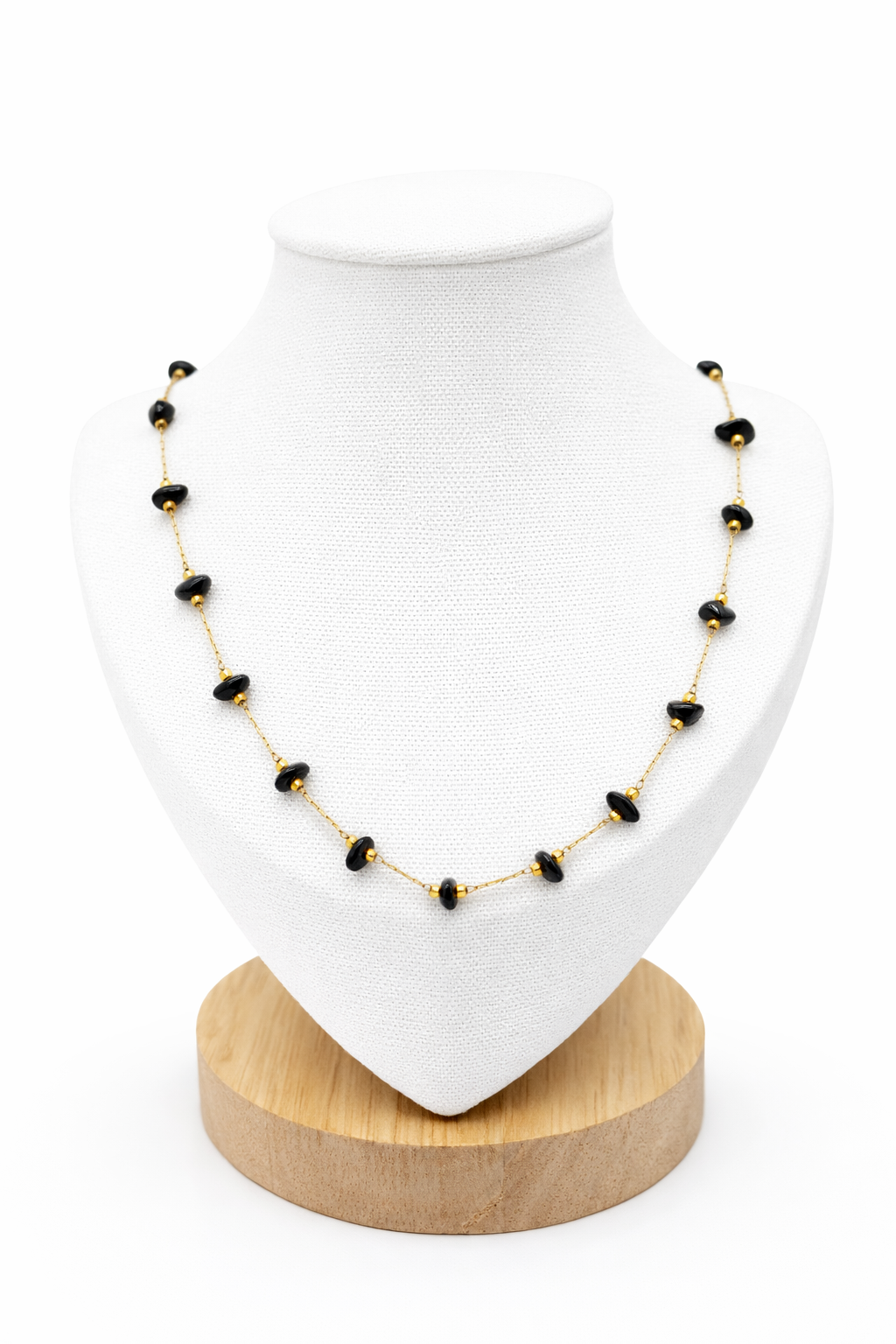 Collier April